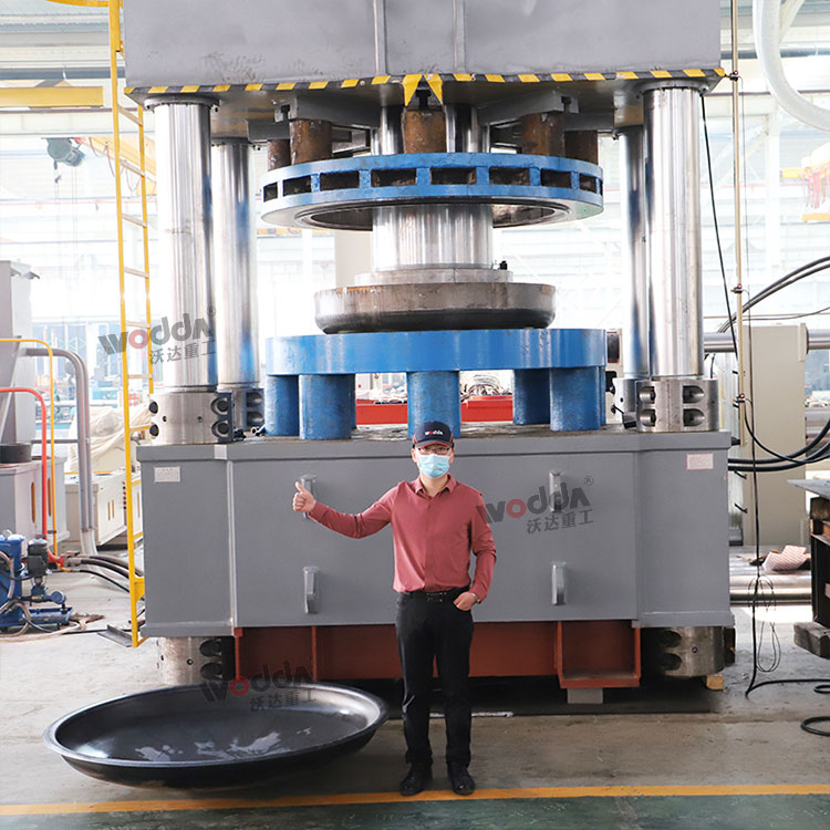 2500噸封頭拉伸液壓機(jī)客戶來(lái)廠試機(jī)